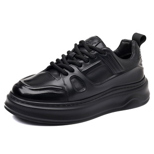 Zapatillas de cuero negras para hombre, colección Primavera 2026: Calzado casual versátil con suela gruesa y diseño que aumenta la altura - Product Image 1