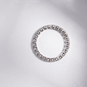 Anillo Fino y Delgado de Eternidad, Oro Blanco de 18k, Anillo con Diamante Cultivado en Laboratorio - Product Image 4