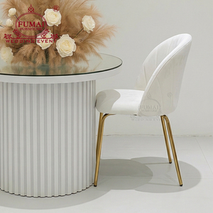 Chaise d'hôtel FUMAI en velours blanc avec pieds coniques dorés, design contemporain, dossier solide, mobilier d'intérieur - Product Image 3