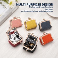 Mini porte-monnaie de luxe en cuir PU, léger et portable, avec logo personnalisé, breloque et pompon, accessoire de mode de haute qualité pour sacs