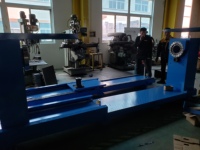 Positionneur de soudage avec équerre mobile réglable pour pièces longues, idéal pour la soudure robotisée