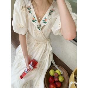 Vestido Largo Asimétrico de Verano para Mujer, Estilo Francés, con Mangas Abullonadas de Pana Bordada, Cuello en V, Cintura Imperio, Color Beige, Estampado Floral - Product Image 2