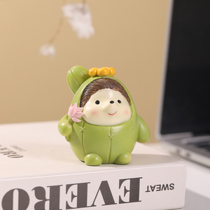 ROOGO Figurine en résine mignonne hérisson tournesol, peinte à la main, statue d'animal de dessin animé, ornement féerique à tenue verte Kawaii, décoration de bureau - Product Image 2