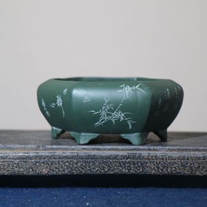 Maceta de arcilla verde oscuro hecha a mano con grabado de bambú, forma clásica para plantas de interior - Product Image 4