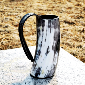 Mug à bière/cocktail avec poignée, design vintage, écologique, léger, fait main, poli, moderne, luxe, cadeau, corne de vache, passe au lave-vaisselle - Product Image 1