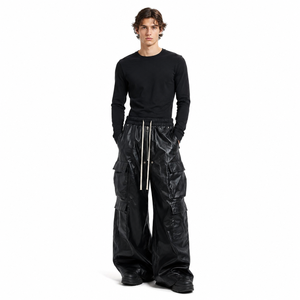 <span class=keywords><strong>Pantaloni</strong></span> Cargo da <span class=keywords><strong>Uomo</strong></span> LEDUO in Ecopelle Metallizzata Lucida, Gamba Larga, Stile Streetwear con Tasche Multiple, Vita con Coulisse e Chiusura a Cerniera - Product Image 2