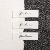 Étiquettes de vêtements tissées sur mesure de luxe - Texture satinée damassée, pliées, pour couture au col, vêtements biologiques