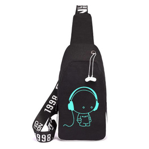Venta al por mayor <span class=keywords><strong>de</strong></span> <span class=keywords><strong>Amazon</strong></span> hombro bolsa con puerto <span class=keywords><strong>de</strong></span> carga USB Honda bolso <span class=keywords><strong>bandolera</strong></span> luminosa imagen personalizada bolsa - Product Image 1