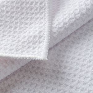 Toalla Magnética de Golf 2 en 1 para Limpieza de Pelotas, de Microfibra Tipo Waffle, con Cepillo Integrado para Palos - Product Image 3
