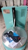 Machine à glacer les gâteaux d'anniversaire entièrement automatique, lisseur de crème à bord droit, équipement de boulangerie pour le recouvrement de miettes de gâteau, idéal pour les pâtissiers paresseux