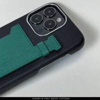 Étui en cuir de téléphone portable de poche de carte en cuir de togo véritable de style de mode pour l'iphone 15 pro max avec la courroie de doigt