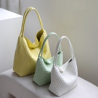 Nouveau sac fourre-tout tissé à la main grande capacité pour femme, sac à bandoulière décontracté et tendance avec texture en cuir souple
