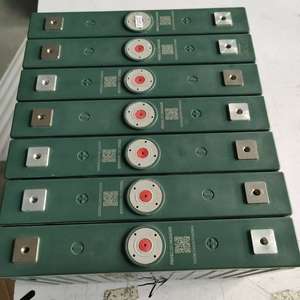 Hochwertige prismatische Lithium-Ionen-LiFePO4-Batteriezellen mit 3,2 V und 100Ah 3C-Entladung für 5kW 10kW Solaranlage EV-Energie speicher - Product Image 3