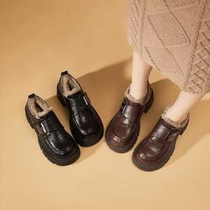 Pantuflas de gamuza suave de alta gama, aptas para uso en interiores y exteriores, pantuflas de invierno para mujer, cómodas y afelpadas, con función antideslizante. - Product Image 6