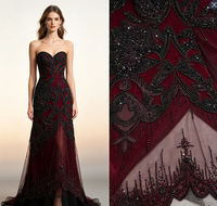 Tissu en velours lourd perlé avec motif floral vintage noir et perles de cristal, doublement renforcé, pour robe de soirée haute couture
