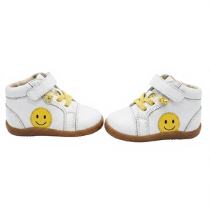 Chaussures montantes unisexe pour bébé en cuir véritable avec motif visage, fermeture à lacets, soutien de la voûte plantaire, semelle en caoutchouc antidérapante, blanches - Product Image 1