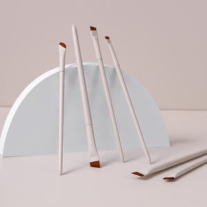 Pennello Eyeliner a Scimitarra Bianco con Etichetta Privata, Setole Sintetiche, Manico in Plastica, Pennello per Trucco Occhi - Product Image 4