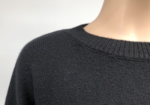 Pull en maille noir à col rond et manches longues pour femme, 100 % laine, anti-boulochage, style minimaliste, idéal pour l'hiver - Product Image 2