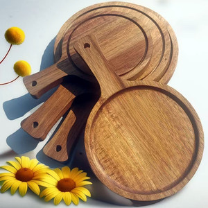 Bandeja redonda para pizza de madera de acacia con asa para hornear y servir en casa - Product Image 2