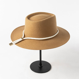 Prêt à expédier <span class=keywords><strong>chapeau</strong></span> Fedora à large bord en feutre de laine noir 100% pour femmes chapeaux de robe <span class=keywords><strong>Borsalino</strong></span> avec corde pour le style de caractère de fête - Product Image 6