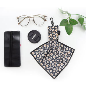 <span class=keywords><strong>Panno</strong></span> per la pulizia degli occhiali in <span class=keywords><strong>microfibra</strong></span> <span class=keywords><strong>panno</strong></span> per la pulizia del vetro <span class=keywords><strong>con</strong></span> stampa a sublimazione del Logo personalizzato portatile <span class=keywords><strong>con</strong></span> custodia e portachiavi - Product Image 2