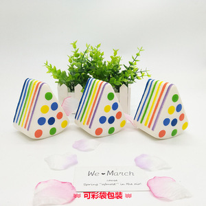 Jouet anti-stress souple en forme de gâteau triangulaire à récupération lente, idéal pour la réduction du stress et la décompression - Product Image 2