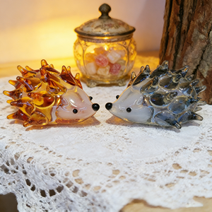 Hérissons en verre faits à la main et colorés pour cadeaux et décorations - Product Image 3