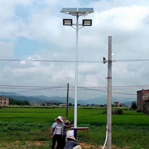 ไฟสนามกีฬาพลังงานแสงอาทิตย์ LED แบบเสาสูง 5000K แสงเดย์ไลท์ IP65 อลูมิเนียมอัลลอย รับประกัน 10 ปี มุมลำแสง 360 องศา สำหรับถนน - Product Image 3