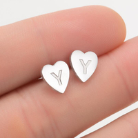 Boucles d'oreilles clous en acier inoxydable plaqué or 18 carats PVD, non ternissant, avec petit cœur et initiales 26 lettres, pour femmes, vente en gros