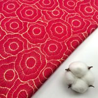 Kain Katun Poplin Organik Bermotif Bunga Merah Berpinggiran Emas untuk Gaun, Kemeja, Rok, dan Setelan Wanita dan Anak Perempuan