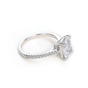 Anello di Diamanti Q752 con Taglio Radiante, Diamante Naturale, Gioiello Classico da Donna per Fidanzamento - Product Image 2