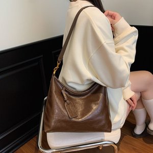 Sac bandoulière de mode transfrontalière pour femme, grande capacité, sac de banlieue haut de gamme, sac sous le bras, sac à bandoulière texture rétro - Product Image 3