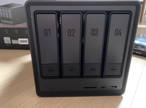 DXP4800 PRO 4-Bay AI Cloud NAS 2*2.5GbE ระบบจัดเก็บข้อมูลเครือข่าย 4K ดีไซน์ 4 ช่องใส่ฮาร์ดดิสก์ รองรับฮาร์ดดิสก์ได้สูงสุด 4 ตัว เพื่อการจัดเก็บข้อมูลที่สามารถขยายได้ 2x 2.5G - Product Image 2