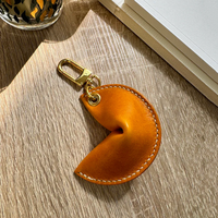 Porte-clés en cuir motif biscuit de la fortune, porte-clés en cuir PU, breloque porte-clés motif biscuit de la fortune, porte-clés porte-bonheur unique