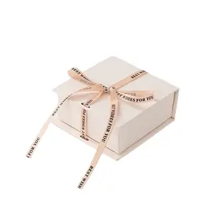 Preisgünstige kundenspezifische hochwertige schmuckschatulle mit band magnetische verpackungsbox verpackung für schönheits-nagel-kosmetik geschenkbox