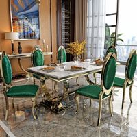 Ensemble de salle à manger six places avec chaises à dossier médaillon, revêtement crème, structure dorée et table en marbre 	 pour salle à manger