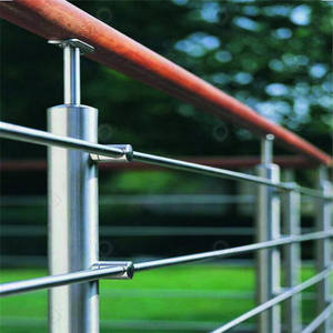 Encantadora barandilla de barra de bronce para terrazas de viñedos con acabado desgastado y soportes grabados en vid a juego Winery Vibe - Product Image 4