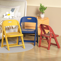Chaise pliante ergonomique portable en plastique pour enfants avec dispositifs de sécurité pour les salles de jeux des écoles et des maternelles