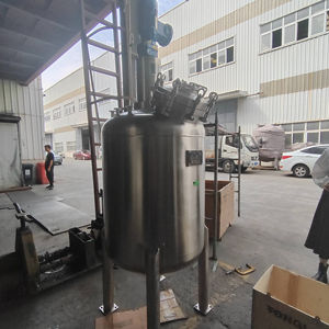 Réservoir de mélange liquide personnalisable de 500 L avec chauffage et émulsifiant homogénéisateur - pour les additifs, le mélange de sirops dans l'industrie alimentaire et chimique - Product Image 3