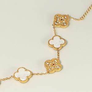 Bracelet à maillons en acier inoxydable plaqué or 18 carats avec breloque fleur classique et tendance, cadeau de Noël, accessoire de mode pour femme - Product Image 3
