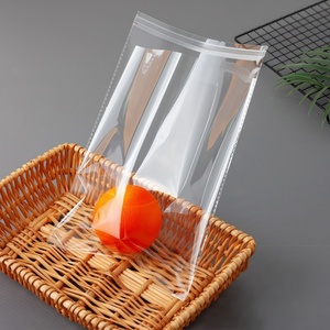 Sac en plastique brillant de luxe pour la présentation de vêtements de créateurs et l'emballage de vente au détail haut de gamme, logo personnalisé - Product Image 2