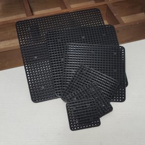 Coussinets de drainage carrés noirs en PP pour pots de fleurs, avec trous de drainage, pour plantes succulentes, fournitures de jardin écologiques - Product Image 1