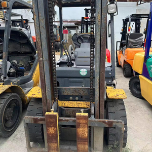 Chariot élévateur Komatsu FD30 multi-scénarios, adapté aux entrepôts et aux chantiers - Product Image 1