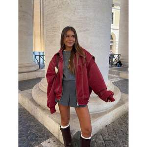 Chaqueta de cuero roja personalizada 2026 para mujer, con cremallera, estilo motociclista, cortavientos, para otoño, de manga larga, tela tejida - Product Image 5