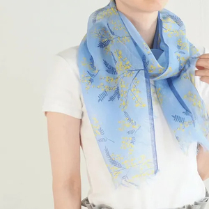 Châle long et doux pour femme, imprimé floral, style chinois, peint à la main, respirant, léger, bleu et jaune, en coton et tulle, tendance - Product Image 5