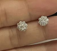 Boucles d'oreilles en argent sterling 925 en forme de fleur avec taille brillante ronde pour femmes, idéales pour le quotidien et les rendez-vous, vente en gros