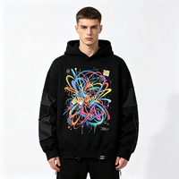Sweat-shirt à capuche Raw Edge Kornit DTG avec imprimé graffiti vibrant, panneaux superposés, détails déchirés, coupe oversize, style streetwear