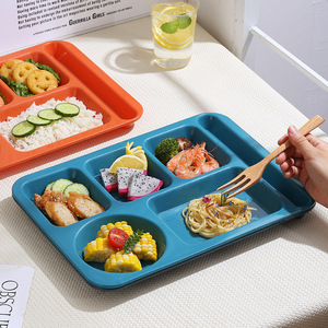 Bandeja rectangular de plástico con seis compartimentos para almuerzo, para uso en cafeterías escolares y buffets, de color sólido, irrompible, tamaño adulto. - Product Image 2