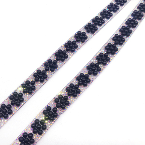 Styles de fleurs particulières Fer sur strass de couleur noire pour vêtements et accessoires - Product Image 3