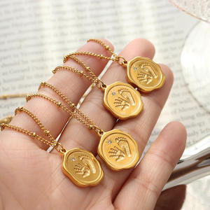 18 карат позолоченное детское ожерелье с отпечатком следа, медальон, монета, отпечаток руки, Детские ожерелья с гравировкой имени дня рождения - Product Image 1